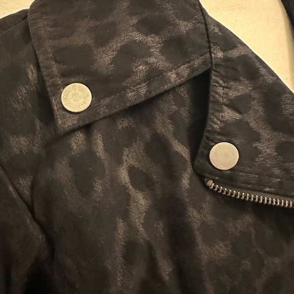 Zenergy Chico’s Animal Print Black Moto Biker Lightweight Jacket 1 - Picture 3 of 7